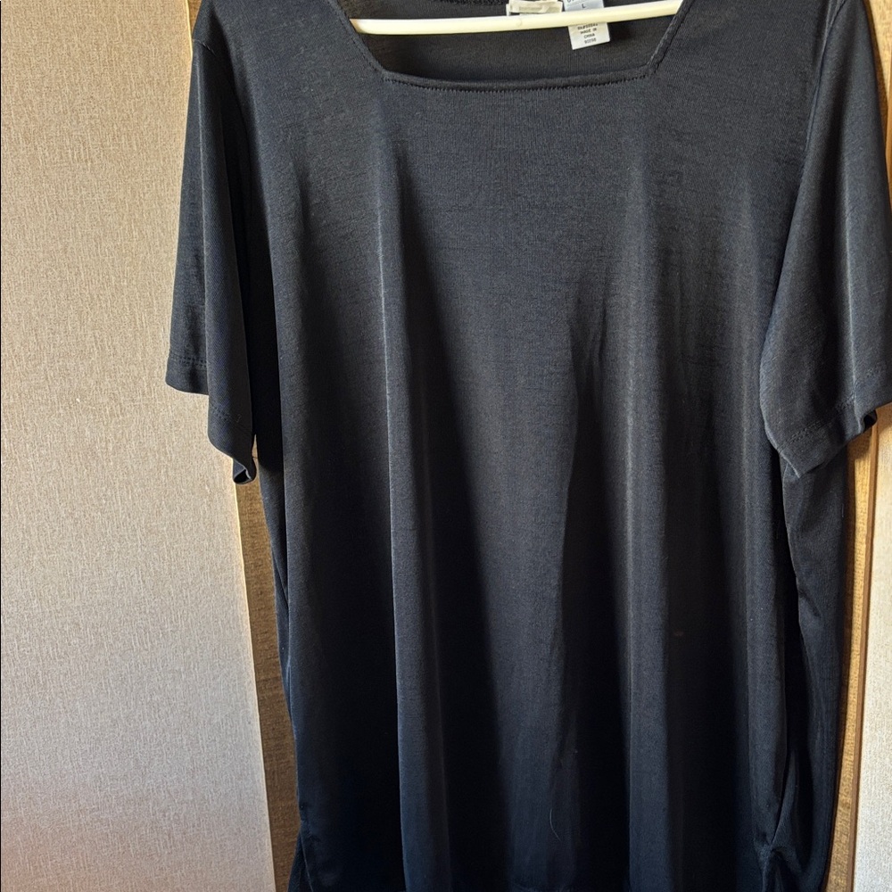 Roaman's Black Short Sleeve slinky Tee
Large